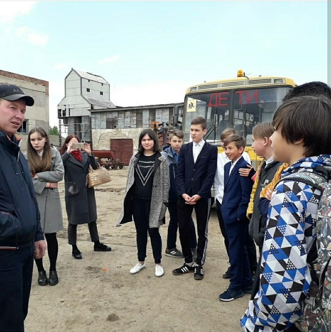 Менделеевские школьники побывали с экскурсией в ООО «Колхоз Кама»