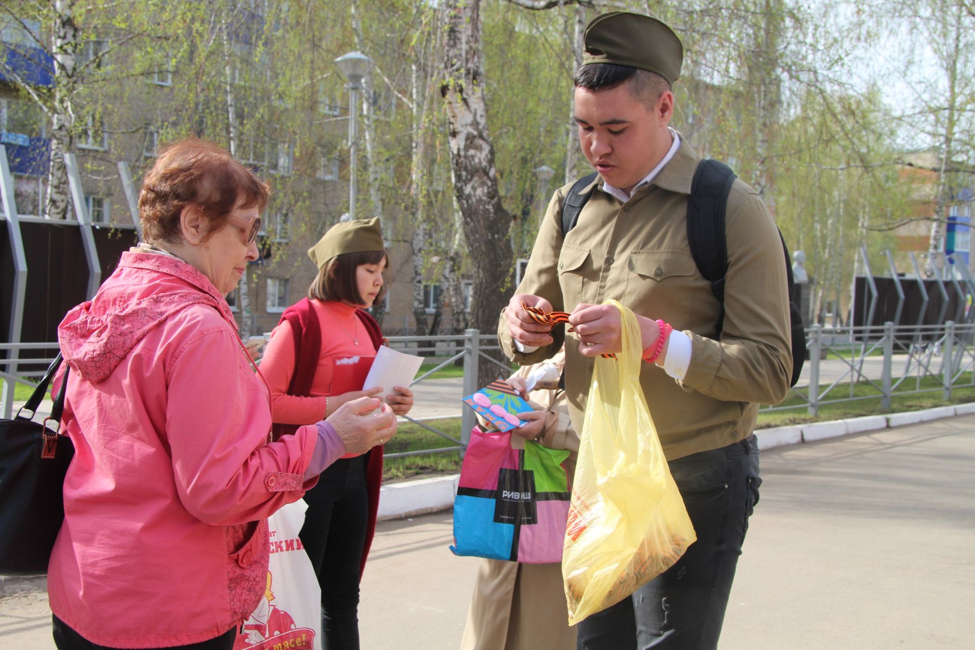 Менделеевцев поздравили с наступающим праздником 9 Мая