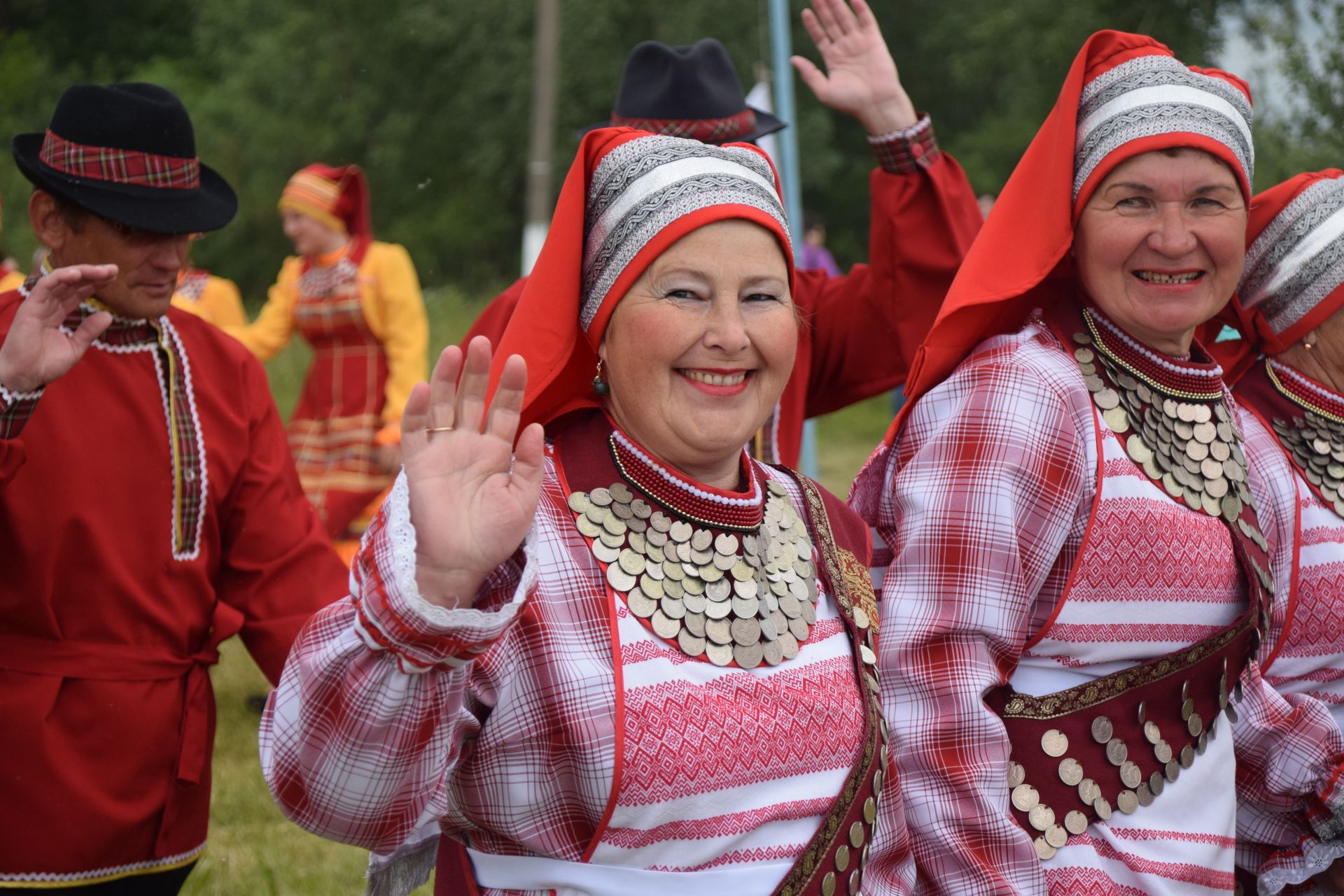 Троица по гришкински: хоровод, парад колясок, украшенная береза