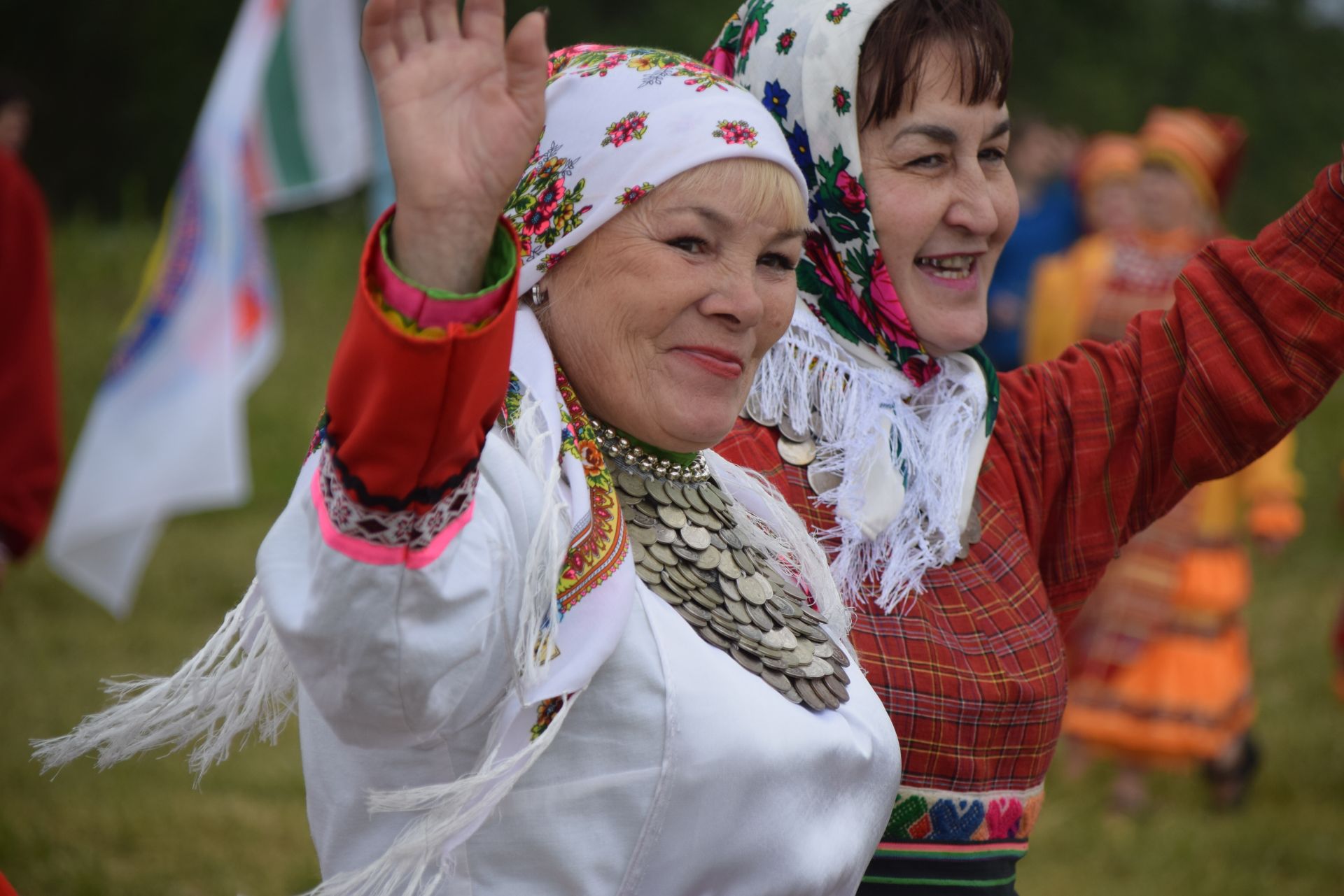 Троица по гришкински: хоровод, парад колясок, украшенная береза