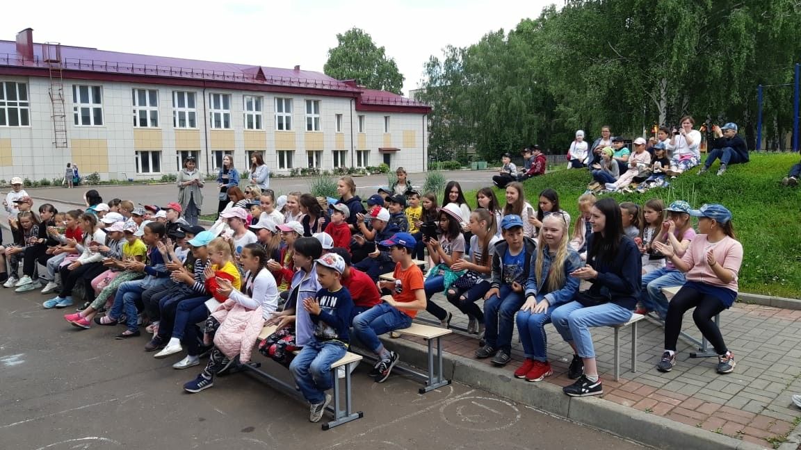 В пришкольном лагере «Дружба» школы № 1 прошёл вечер инструментальной музыки