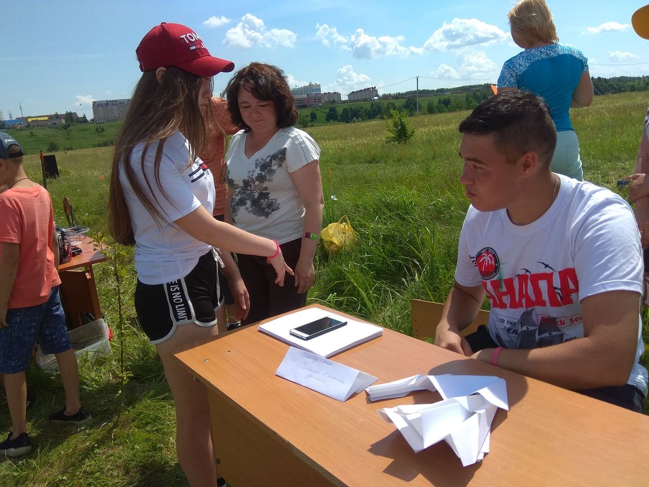 «Взлетая выше неба»: как в Менделеевске прошёл фестиваль авиамоделирования