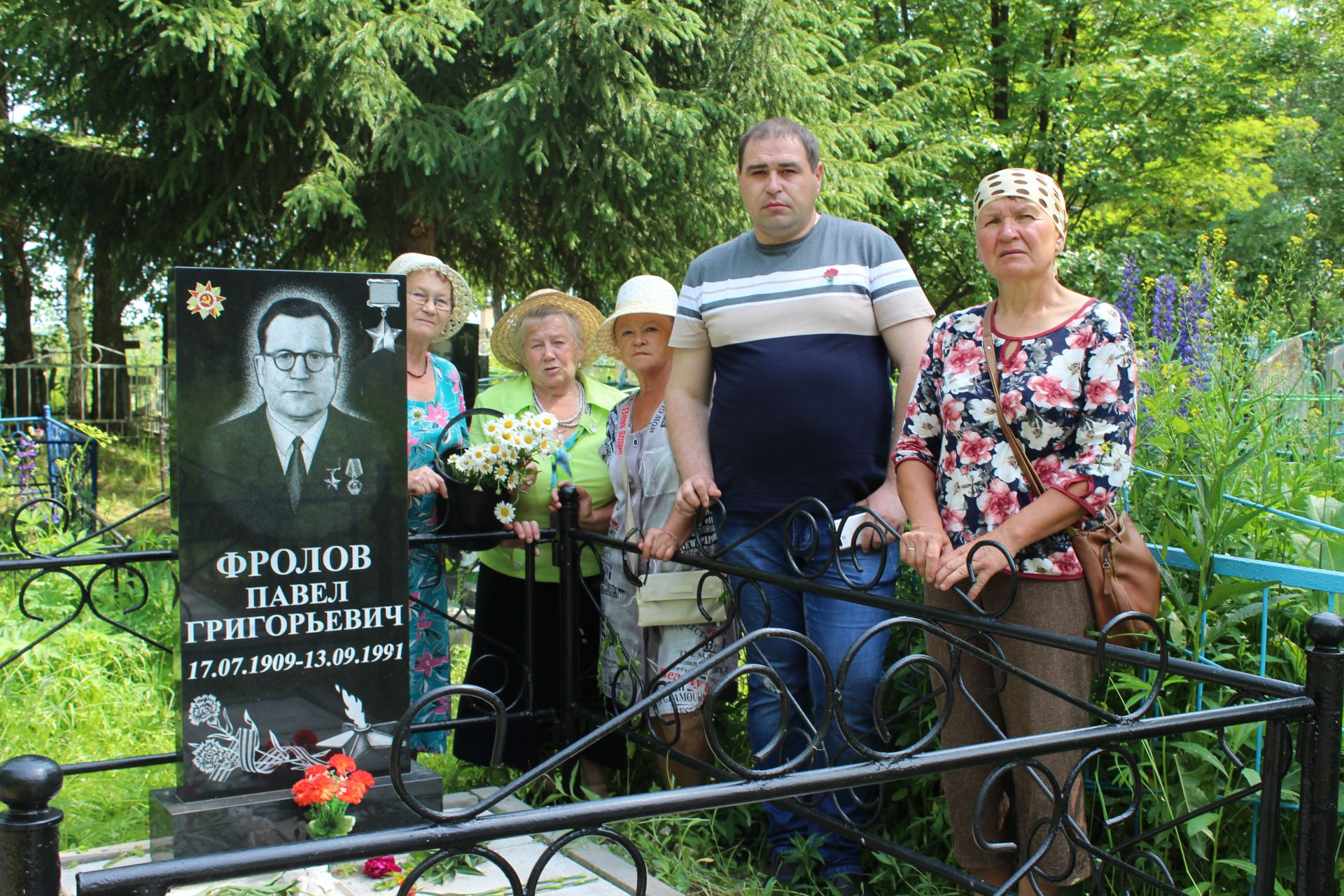 В канун Дня памяти и скорби молодогвардейцы Менделеевского района провели ряд мероприятий