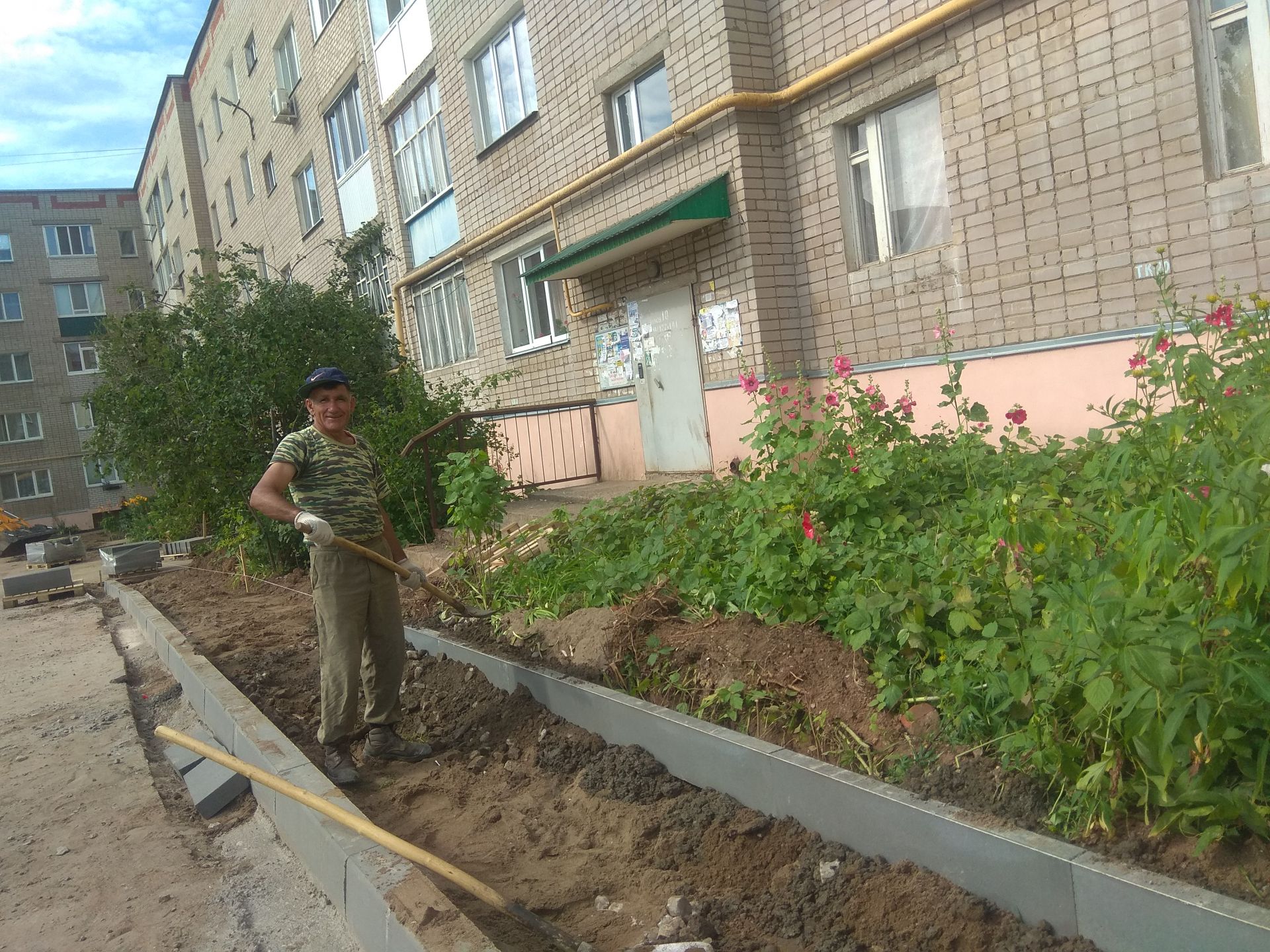 В Менделеевске приступили к расширению дворов