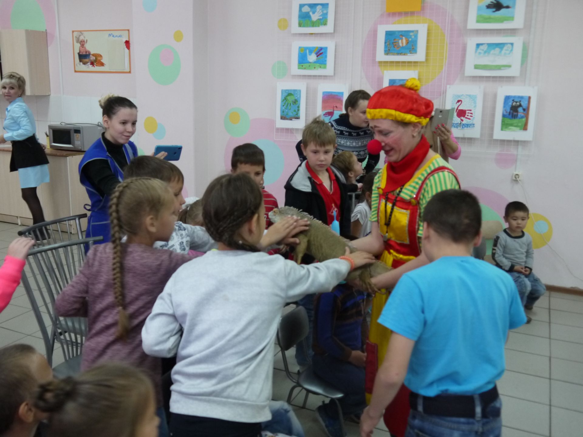 В приюте «Камские зори» побывали артисты Казанского цирка