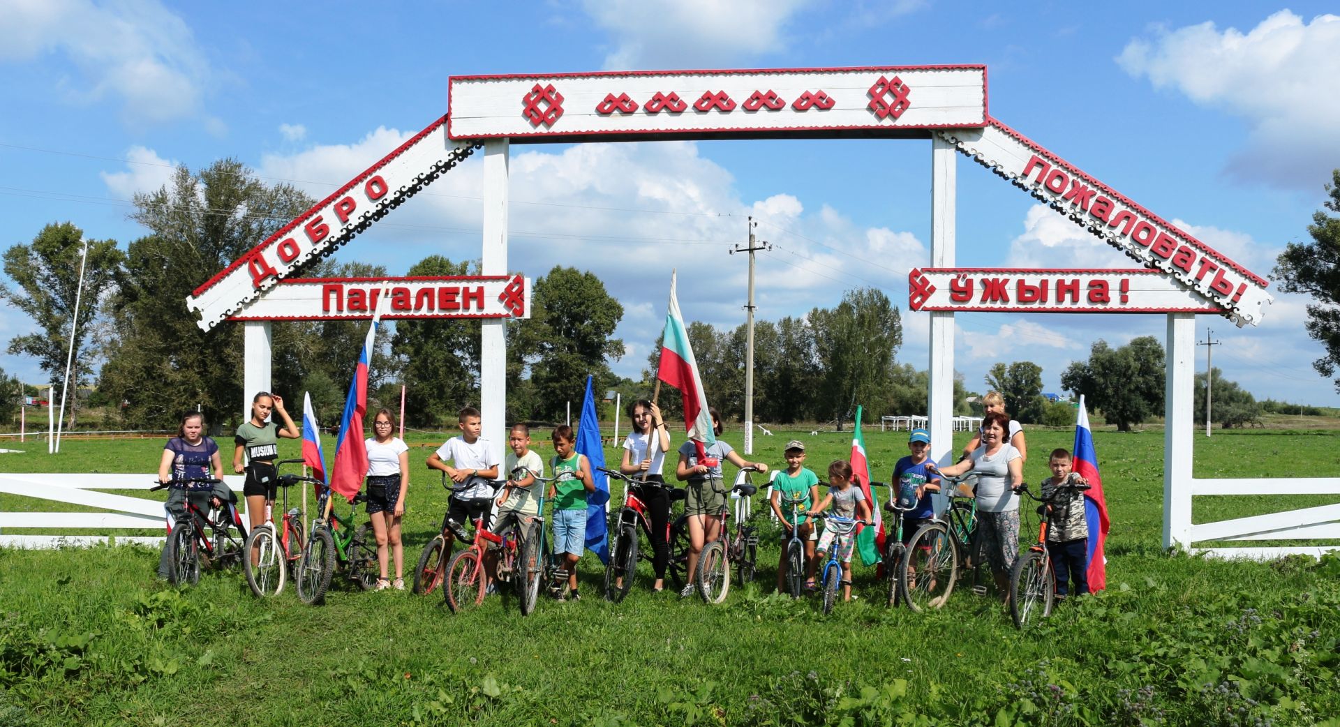 В селе Ильнеть в День российского флага организовали велопробег в Удмуртию