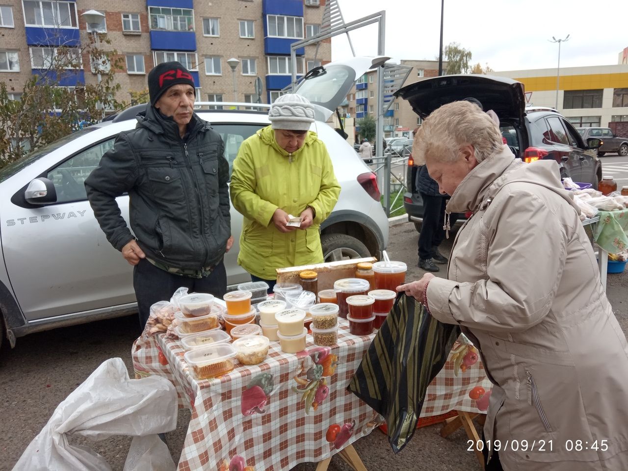 В Менделеевске прошла очередная сельхозярмарка