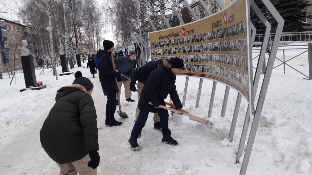 В Менделеевске прошла акция «Дорога к памятнику»