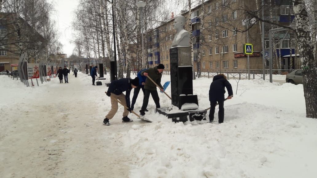 В Менделеевске прошла акция «Дорога к памятнику»