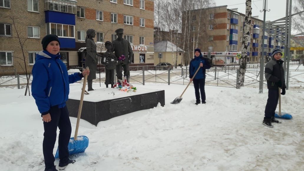 В Менделеевске прошла акция «Дорога к памятнику»