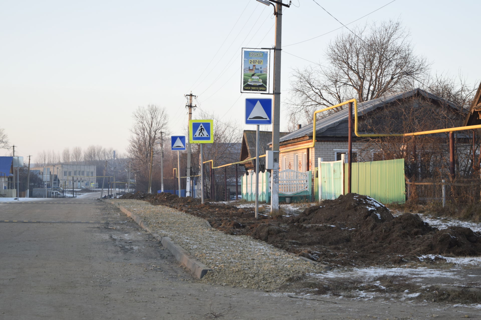 В сельских поселениях Менделеевского района продолжается обустройство тротуаров