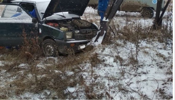 В Менделеевском районе водитель въехал в высоковольтную опору