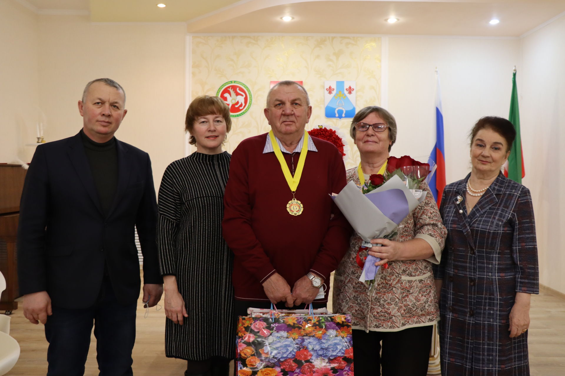 В Менделеевском ЗАГСе чествовали юбиляров