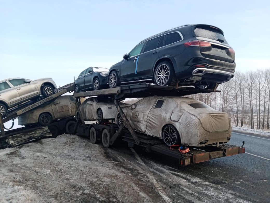 На трассе в Менделеевском районе внедорожник влетел под автовоз