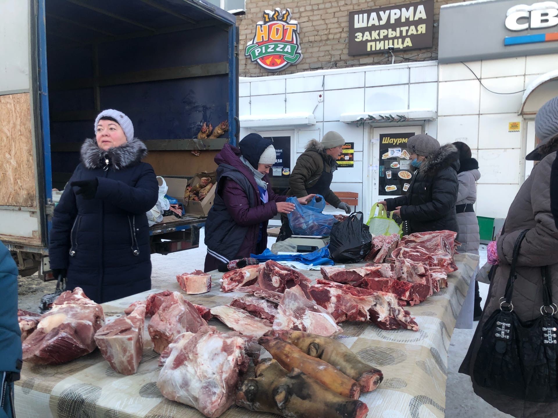 Менделеевцы рады предновогодним ярмаркам