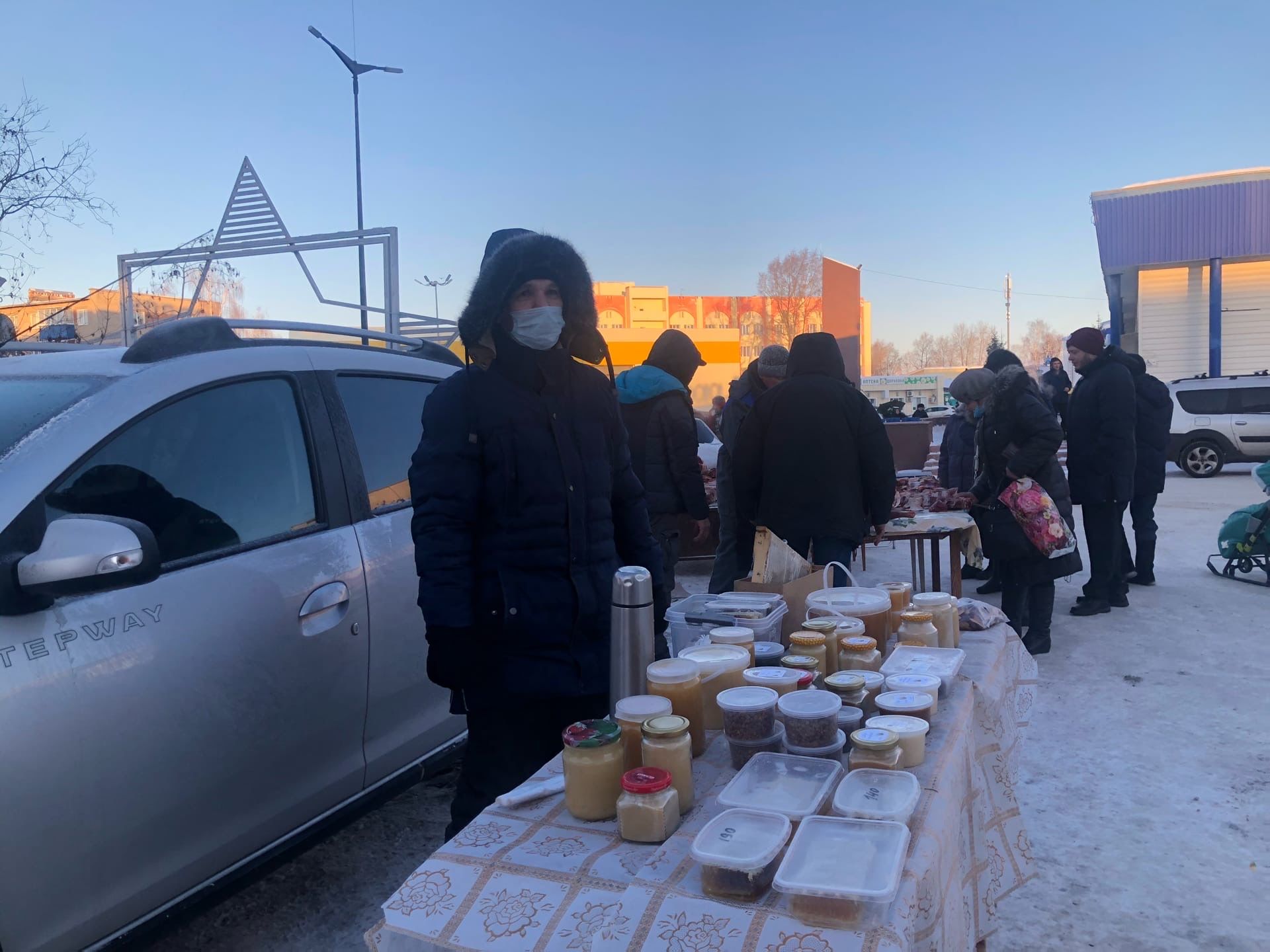 Менделеевцы рады предновогодним ярмаркам