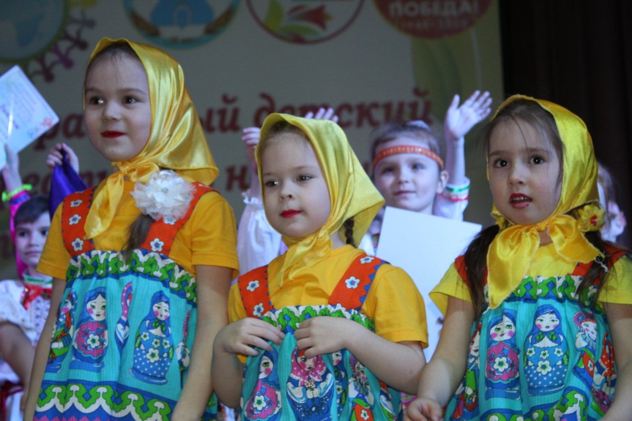 Душевно и патриотично прошёл районный детский фестиваль народного творчества «Росток»