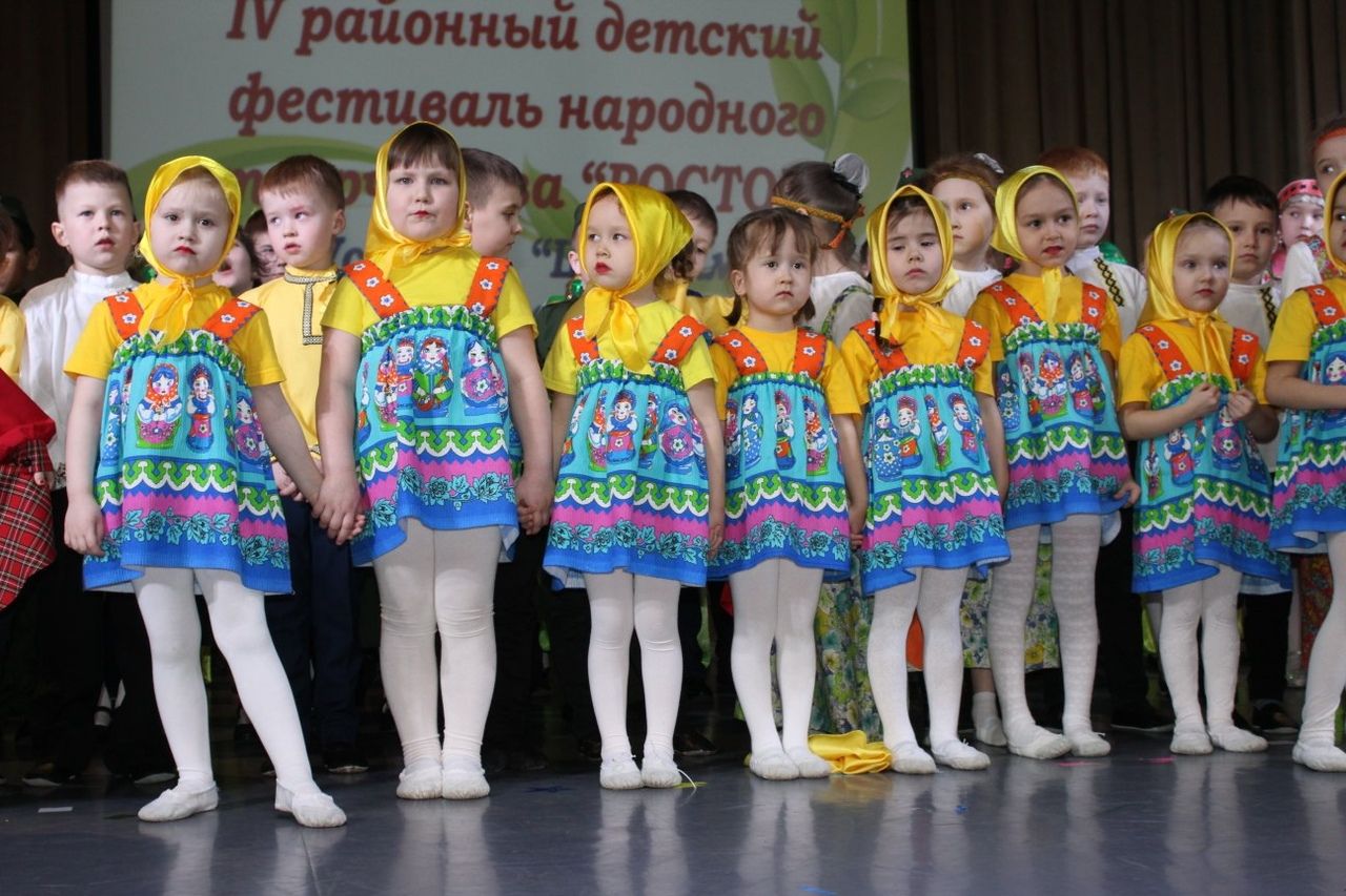 Душевно и патриотично прошёл районный детский фестиваль народного творчества «Росток»