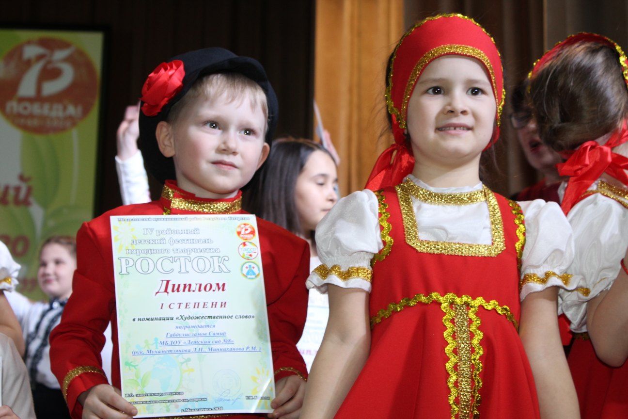 Душевно и патриотично прошёл районный детский фестиваль народного творчества «Росток»