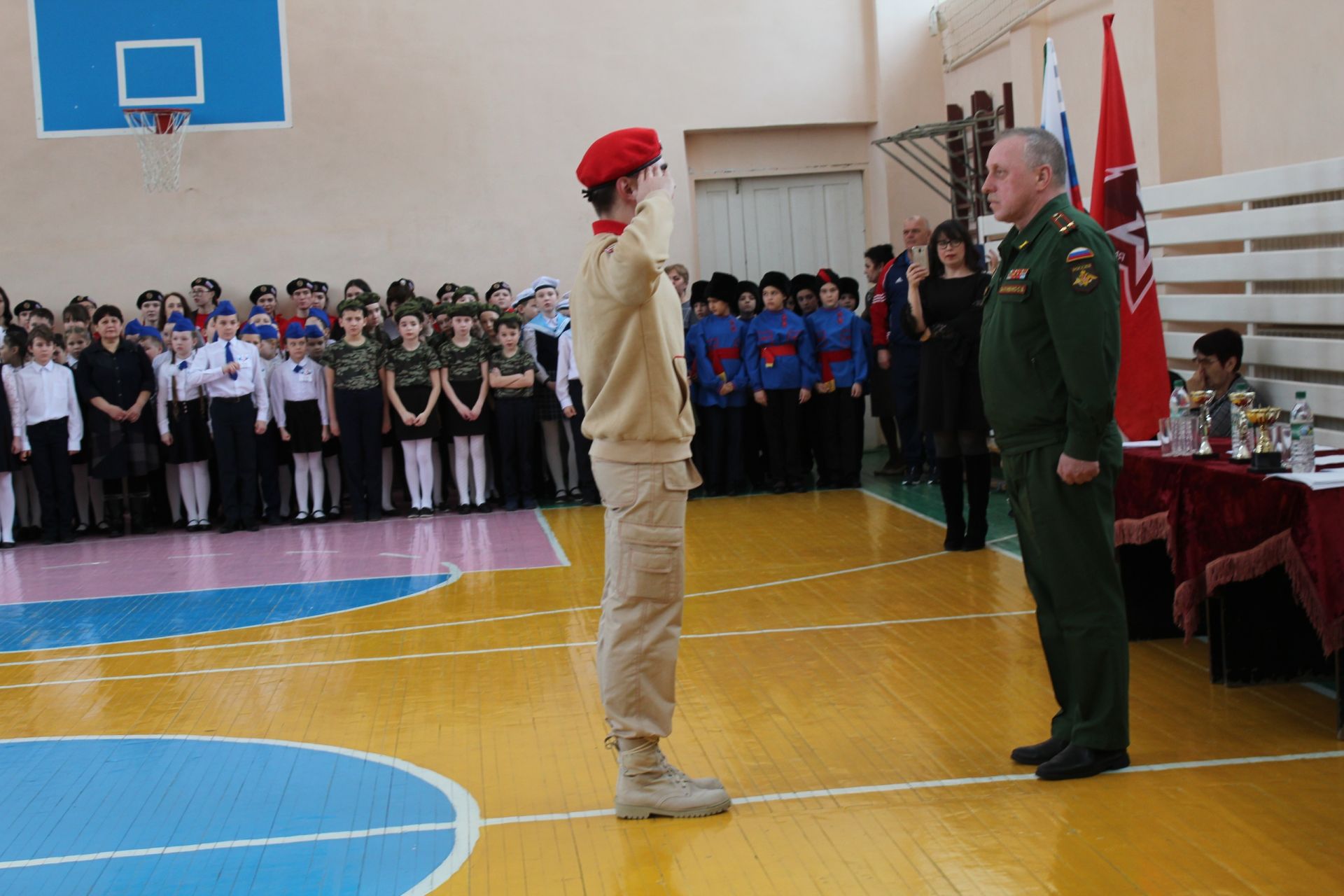 Подведены итоги районного конкурса-смотра строя и песни в Менделеевске