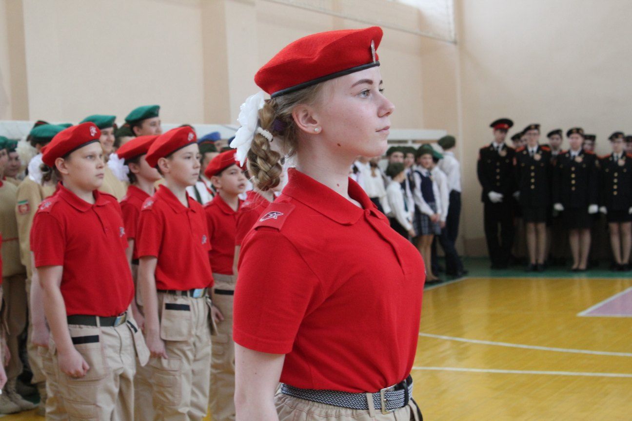 Подведены итоги районного конкурса-смотра строя и песни в Менделеевске