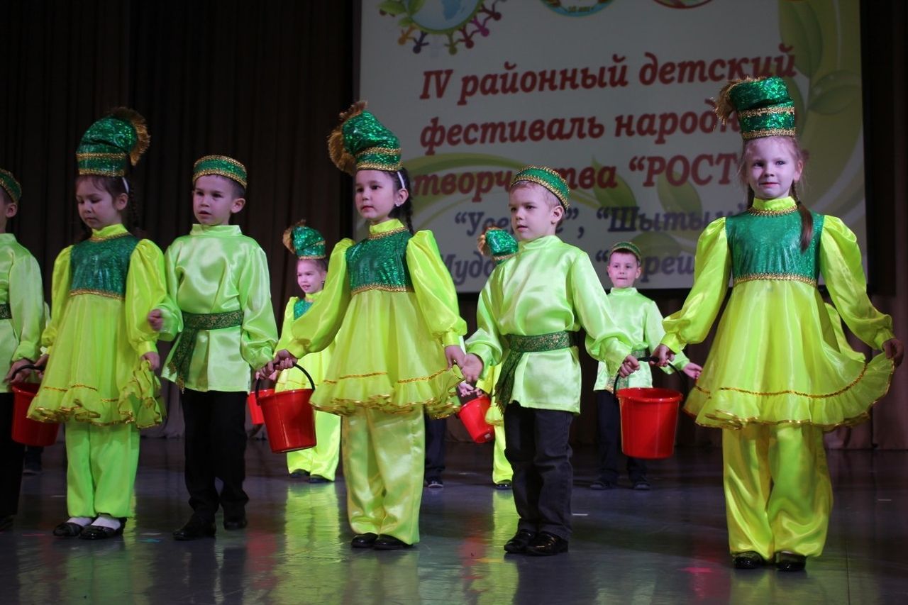 Душевно и патриотично прошёл районный детский фестиваль народного творчества «Росток»