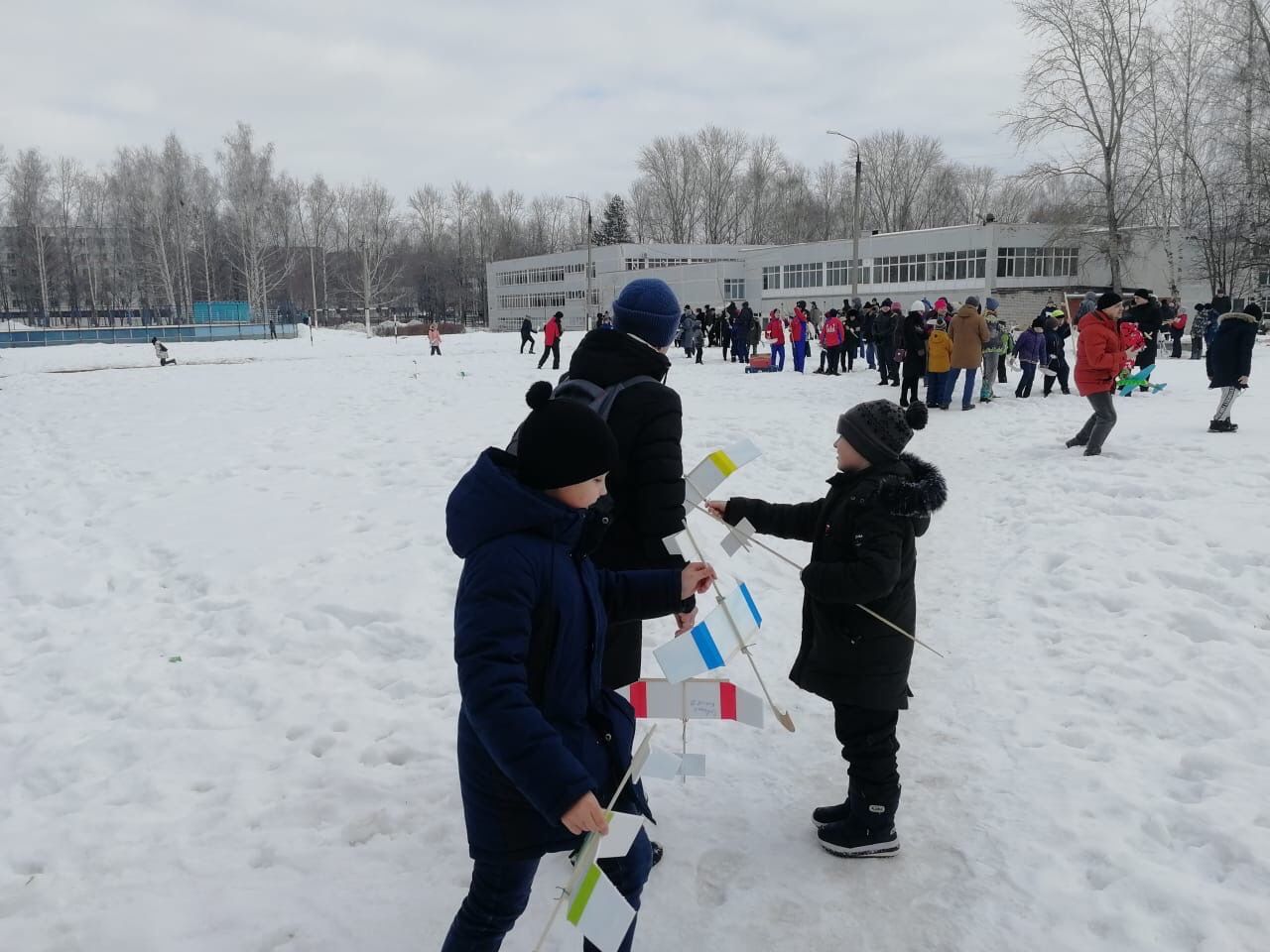 Юные менделеевцы приняли участие в «воздушных соревнованиях»