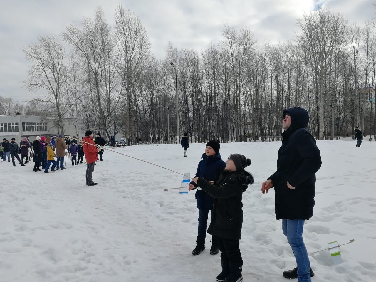 Юные менделеевцы приняли участие в «воздушных соревнованиях»