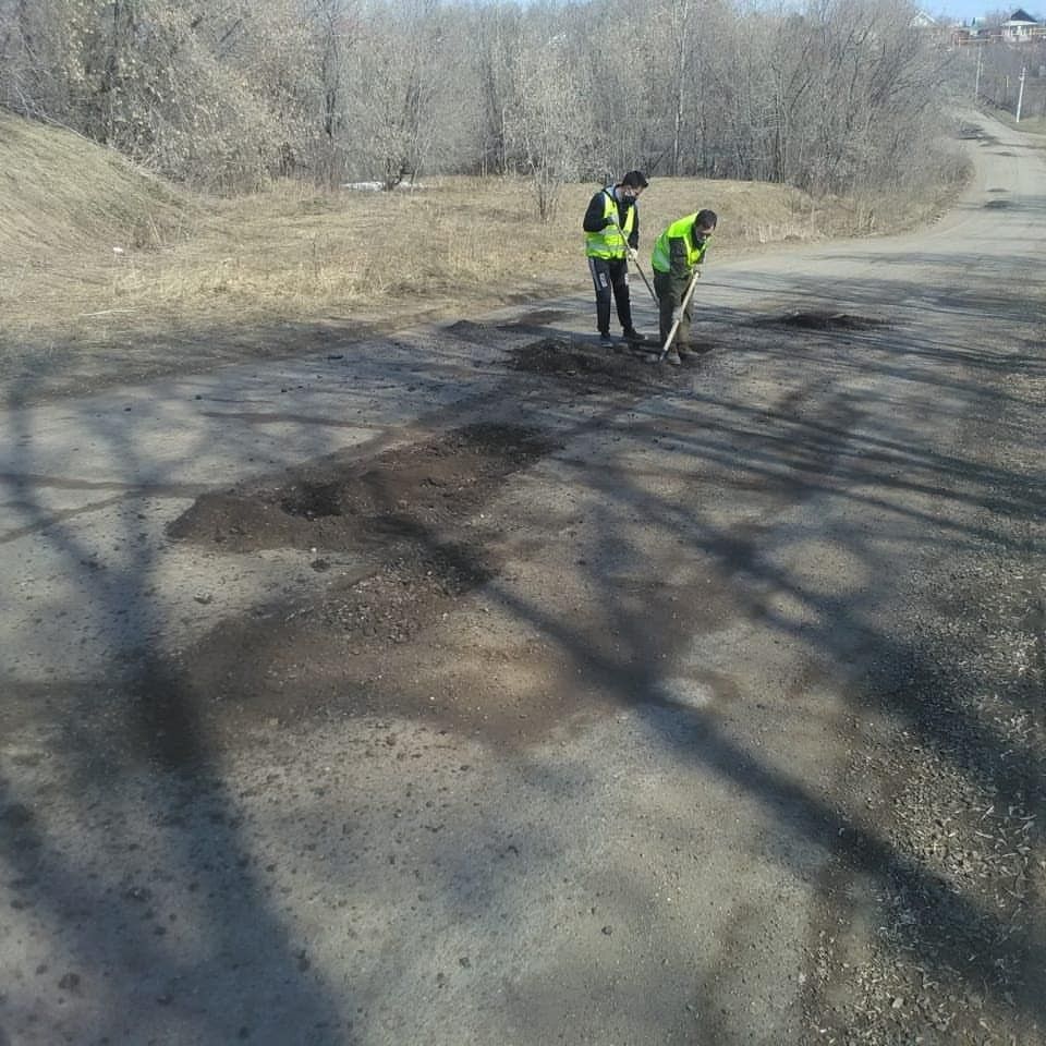 В Менделеевске приступили к ямочному ремонту дорог