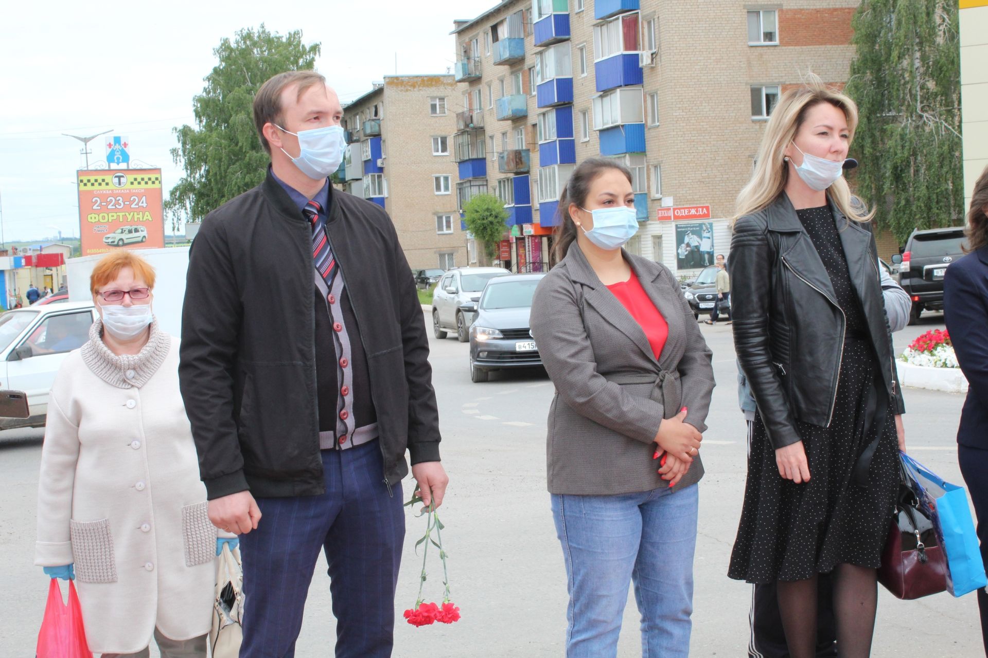 В День памяти и скорби в Менделеевске возложили цветы к Вечному огню