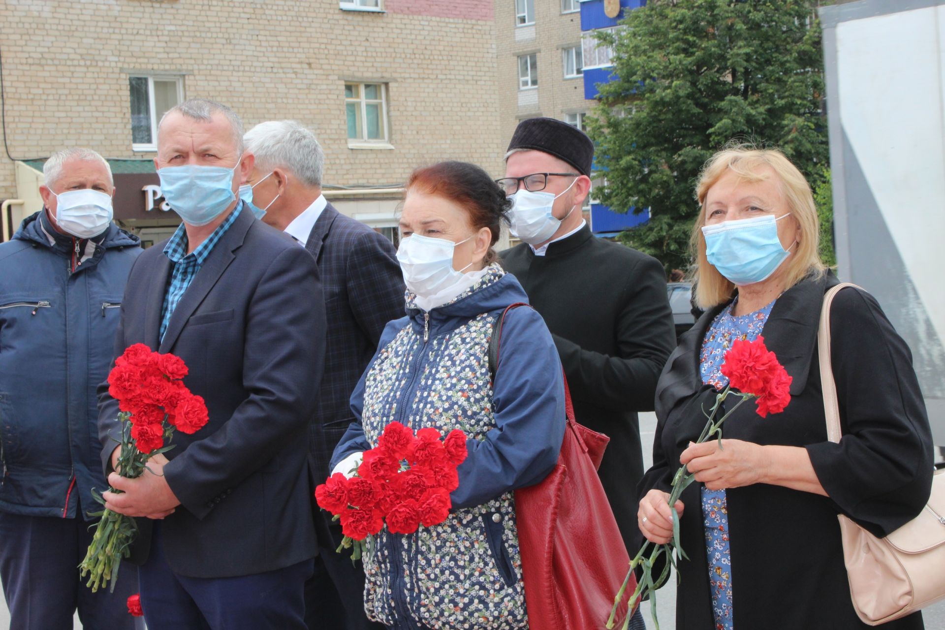 В День памяти и скорби в Менделеевске возложили цветы к Вечному огню