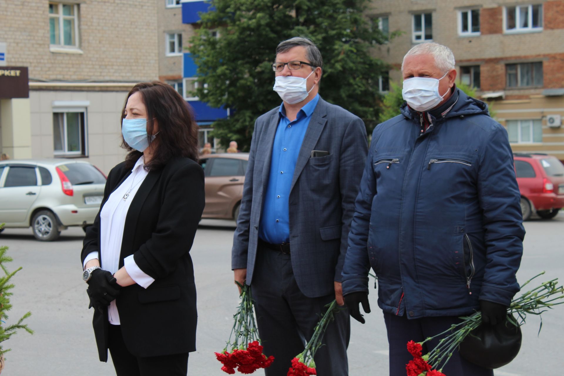 В День памяти и скорби в Менделеевске возложили цветы к Вечному огню