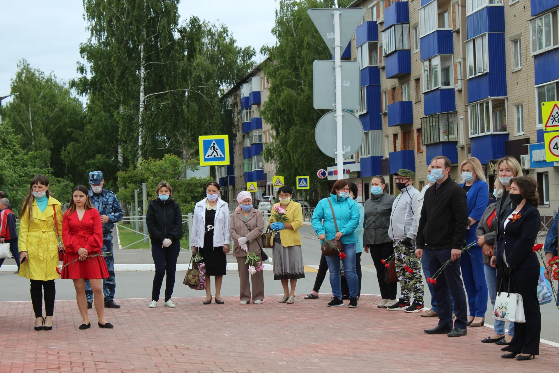 В День памяти и скорби в Менделеевске возложили цветы к Вечному огню