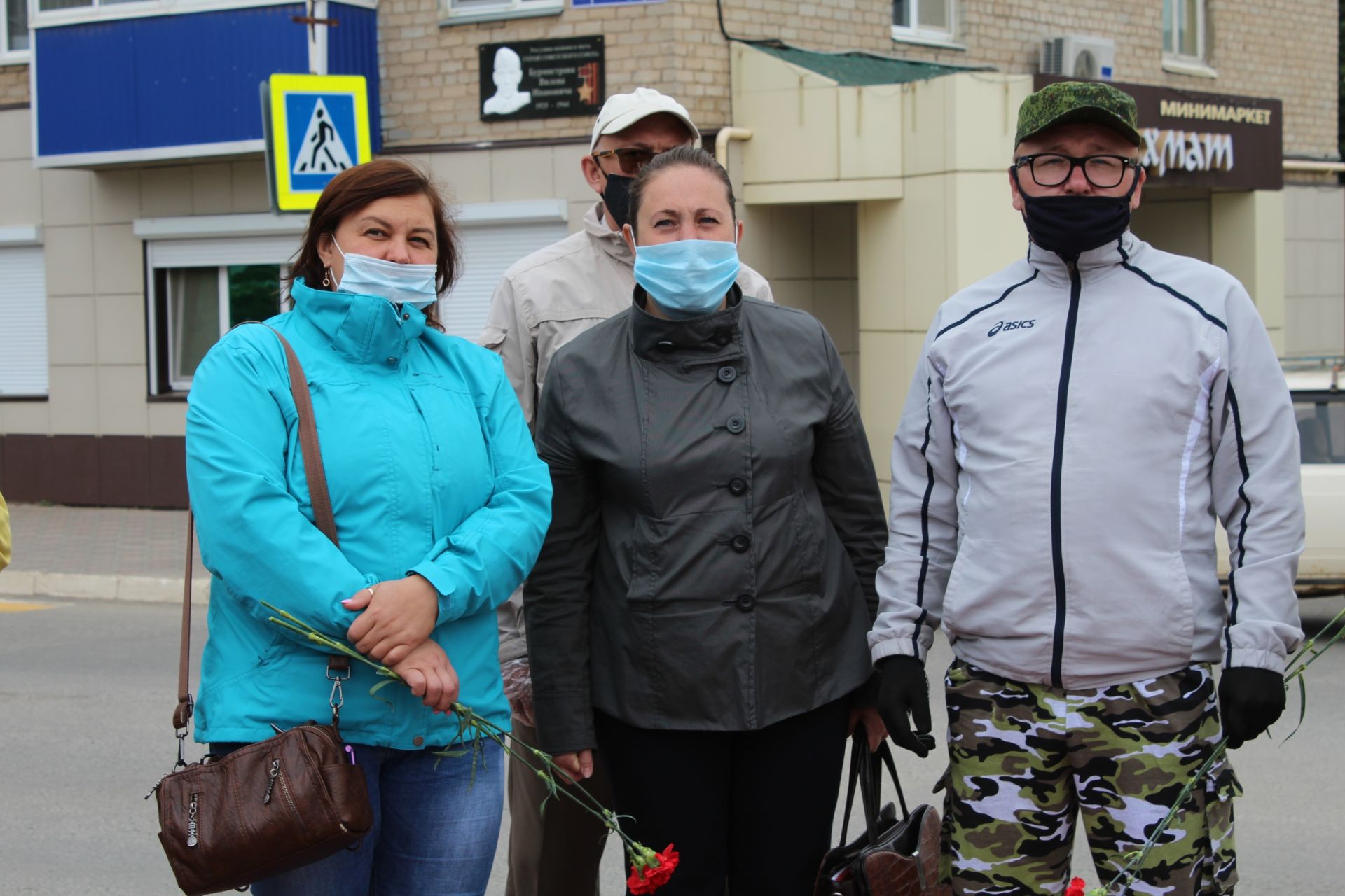 В День памяти и скорби в Менделеевске возложили цветы к Вечному огню