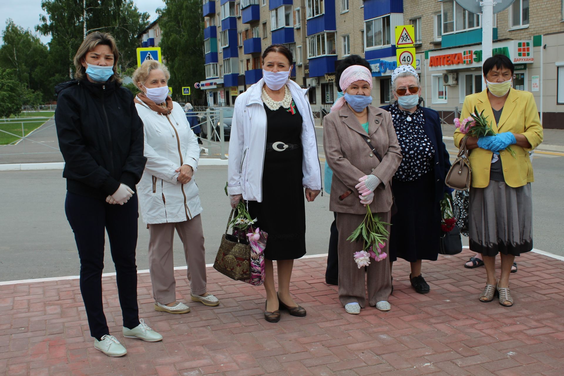 В День памяти и скорби в Менделеевске возложили цветы к Вечному огню