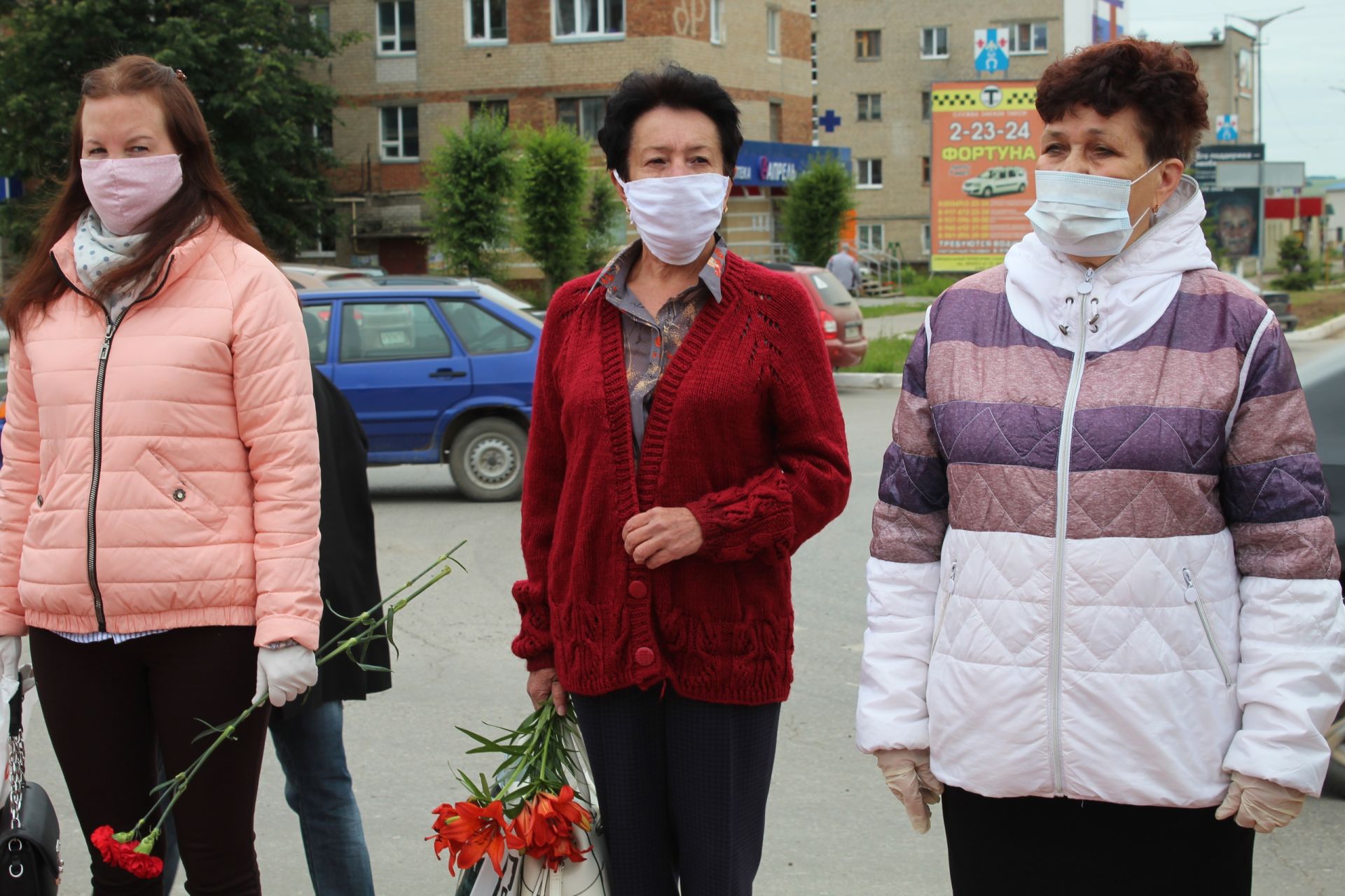 В День памяти и скорби в Менделеевске возложили цветы к Вечному огню