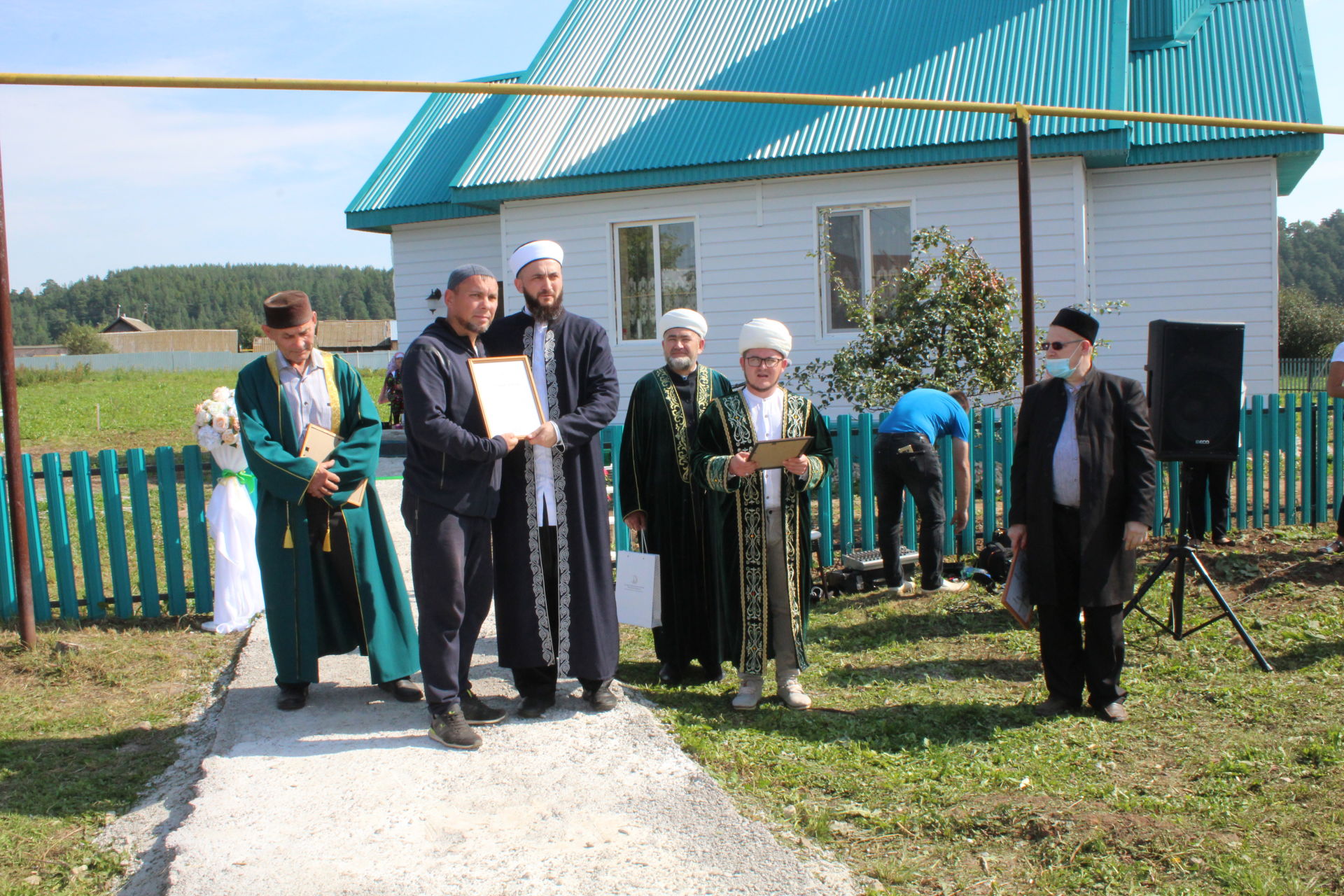 В деревне Татарский Ахтиял открыли мечеть