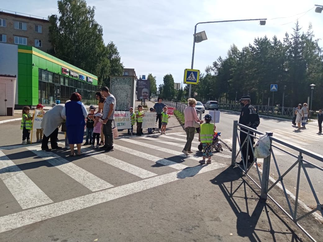 В День знаний юные менделеевцы повторили правила дорожного движения