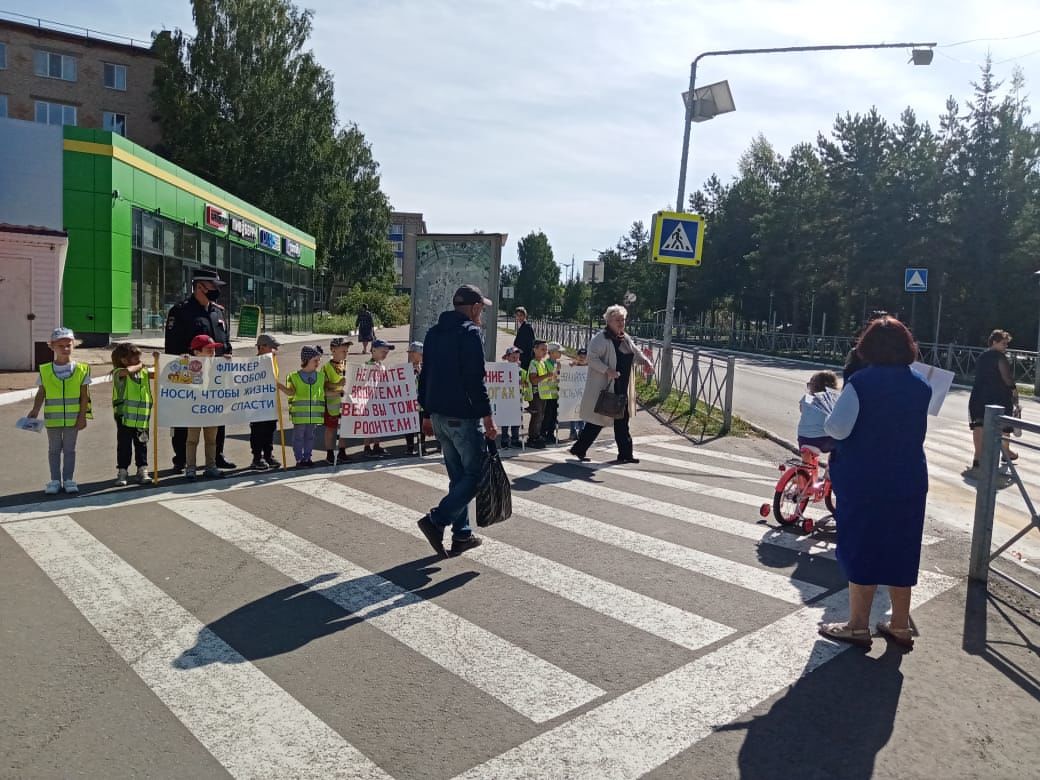 В День знаний юные менделеевцы повторили правила дорожного движения