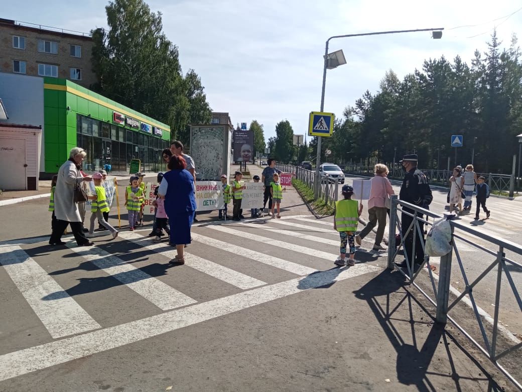 В День знаний юные менделеевцы повторили правила дорожного движения