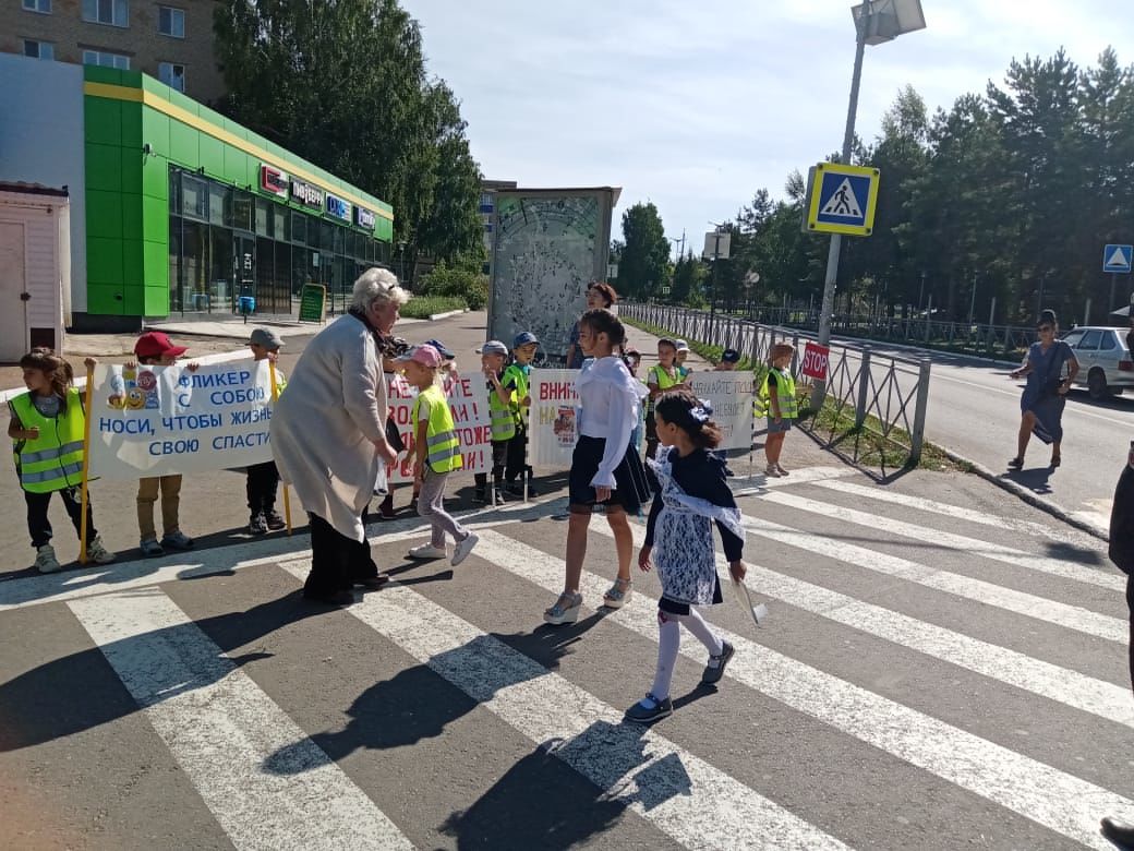 В День знаний юные менделеевцы повторили правила дорожного движения