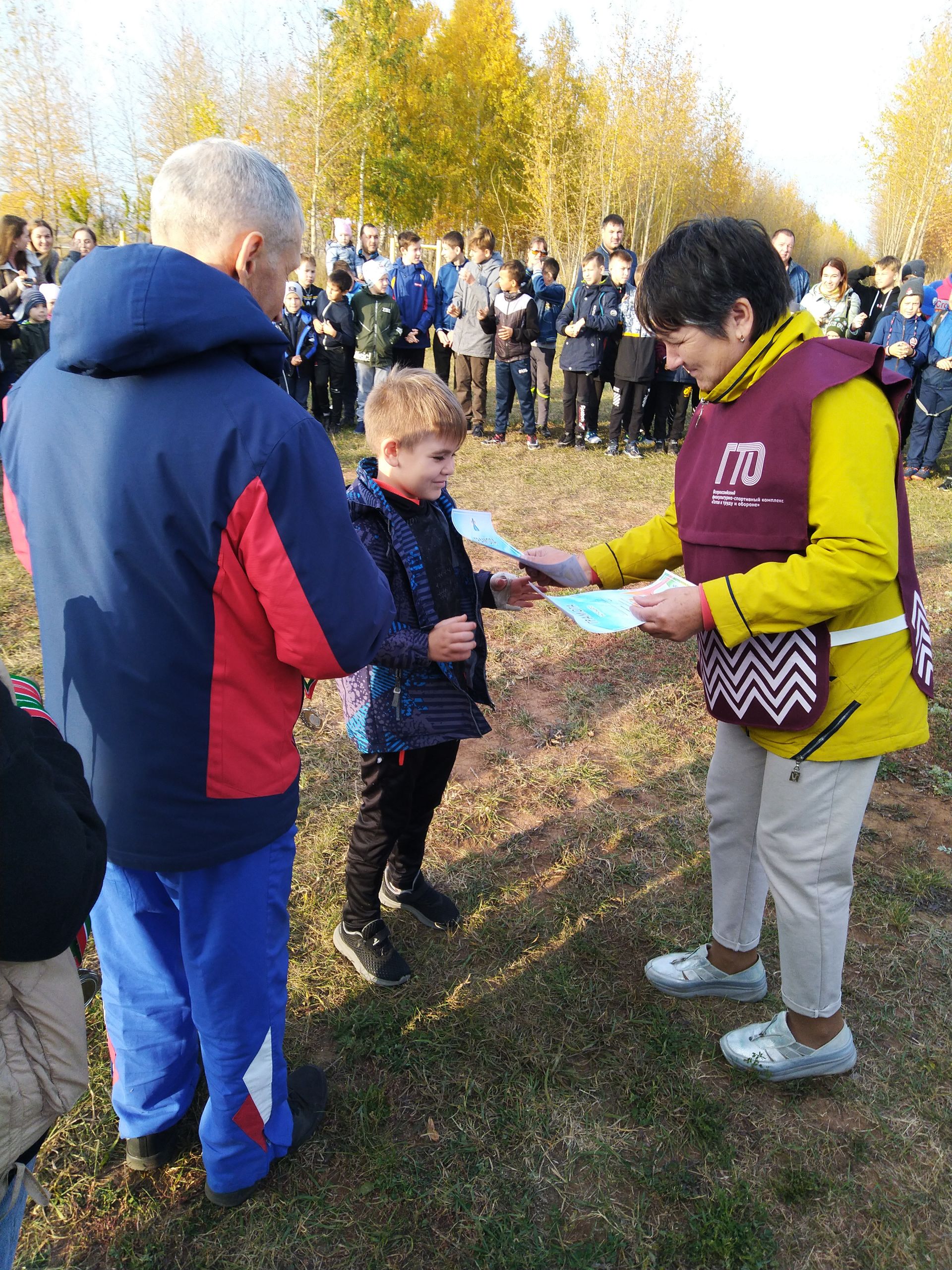 В Менделеевске прошло первенство по осеннему легкоатлетическому кроссу