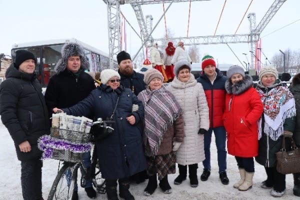 На Рождественской ярмарке почтальону подарили велосипед