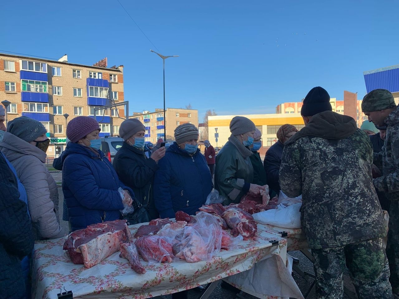 Ярмарка в Менделеевске: торговля и концерт