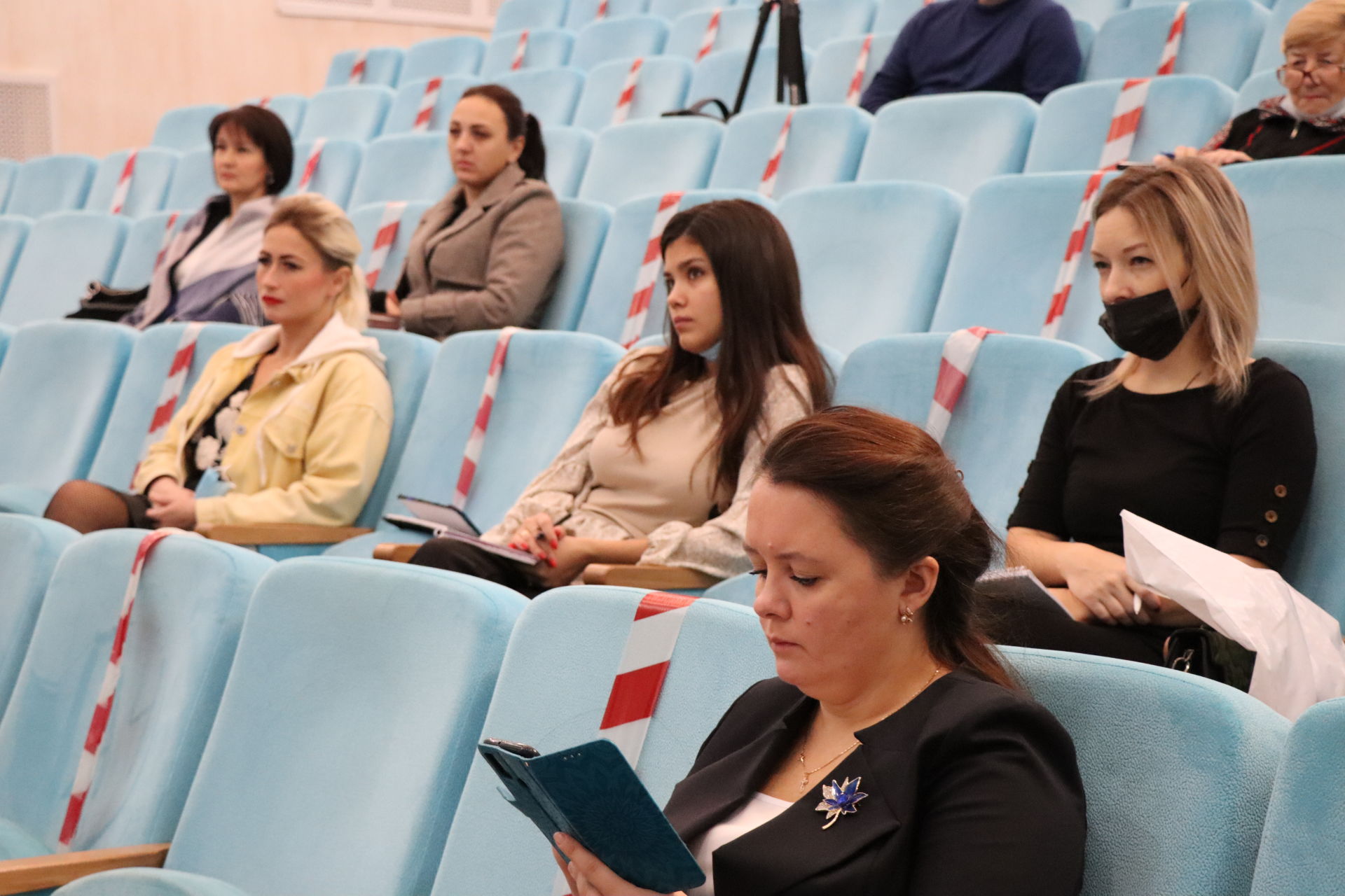 Певица Юлия Шегай провела мастер-класс по вокалу в Детской школе искусств Менделеевска