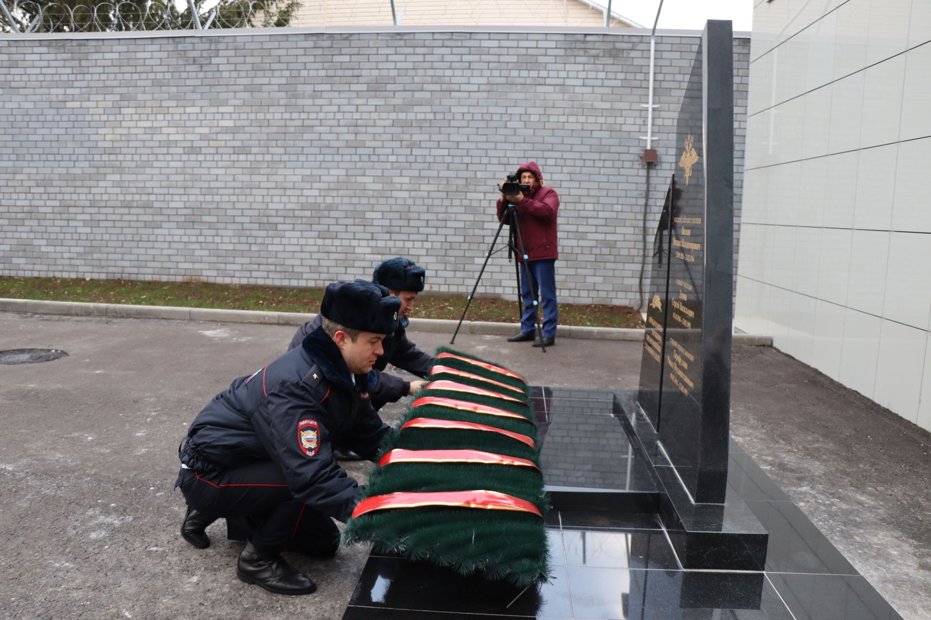 В Менделеевске открыли мемориал памяти погибшим сотрудникам внутренних дел