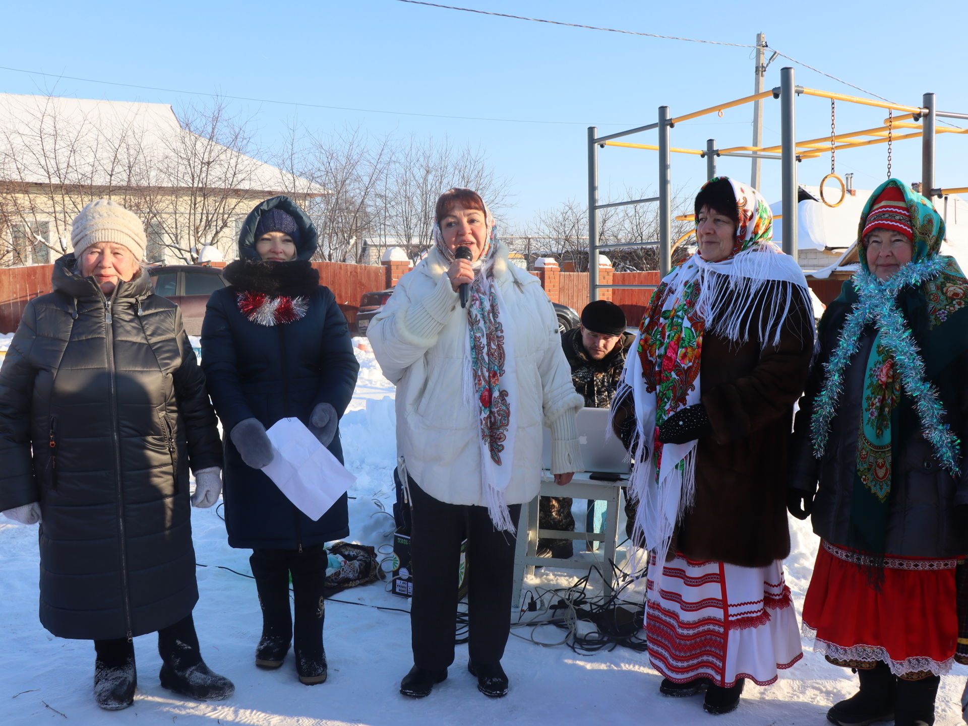 Ребят ТОС «Поселок» посетили сказочные герои на новогодней елке