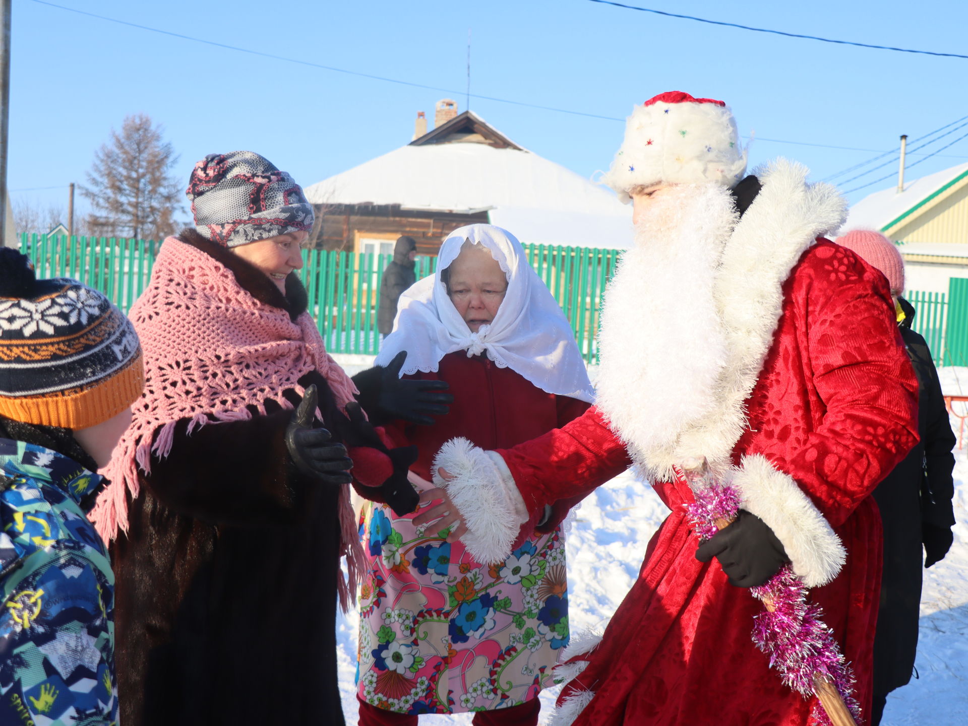 Ребят ТОС «Поселок» посетили сказочные герои на новогодней елке