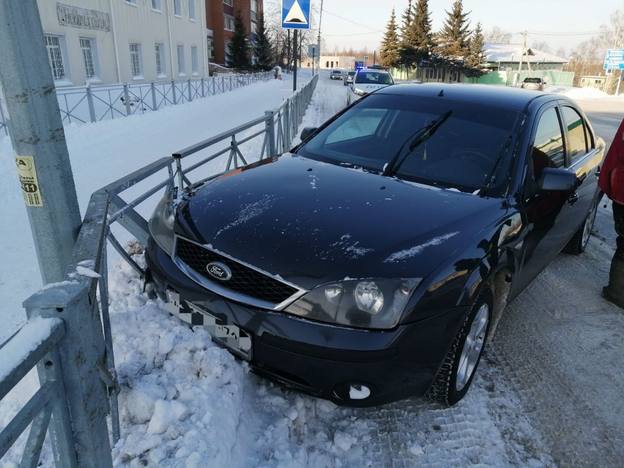 Менделеевец совершил наезд на забор