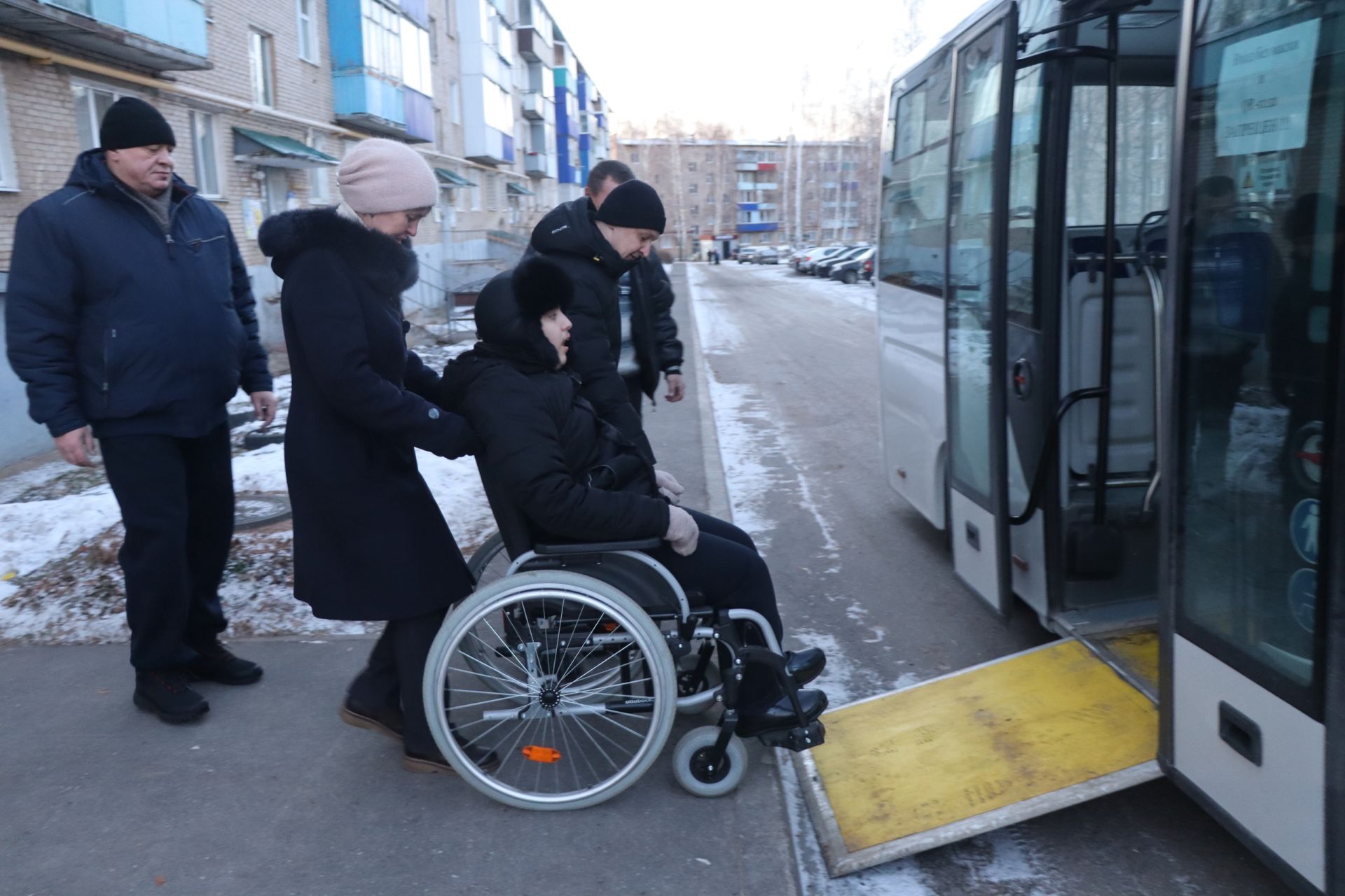 В Менделеевске колясочники протестировали пандусы в новой маршрутке